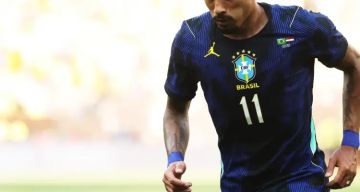 كابوس لبرشلونة.. رافينيا يخرج مصابا من مباراة أستراليا