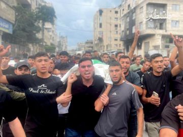 محدث بالفيديو والصور غزة تشيع الشهيدين البيك وأبو فول بعد اغتيالهما غرب المدينة محدث بالفيديو والصور غزة تشيع الشهيدين البيك وأبو فول بعد اغتيالهما غرب المدينة