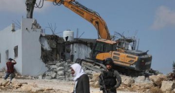 الاحتلال يهدم منزلا ومغارة سكنية ويردم آبار مياه في مسافر يطا الاحتلال يهدم منزلا ومغارة سكنية ويردم آبار مياه في مسافر يطا