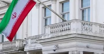 إيران تنفي ضلوعها في مخطط لمهاجمة قاعدة بريطانية تستخدمها القوات الأميركية إيران تنفي ضلوعها في مخطط لمهاجمة قاعدة بريطانية تستخدمها القوات الأميركية