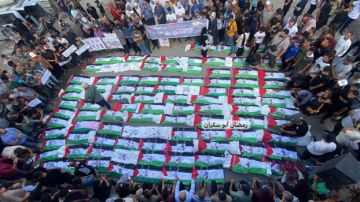 تشييع جثامين 100 شهيد في غزة بينهم 70 طفلا بعد انتشالهم من تحت الأنقاض تشييع جثامين 100 شهيد في غزة بينهم 70 طفلا بعد انتشالهم من تحت الأنقاض