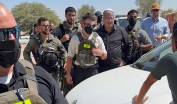 بن غفير يزور بير هداج في النقب المحتل وسط احتجاج الأهالي بن غفير يزور بير هداج في النقب المحتل وسط احتجاج الأهالي