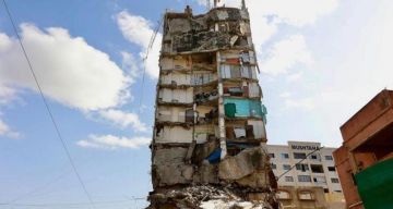 بالفيديو غزة على أبواب شتاء خطير.. فلسطينيون يحتمون بمبان مهددة بالانهيار بالفيديو غزة على أبواب شتاء خطير.. فلسطينيون يحتمون بمبان مهددة بالانهيار
