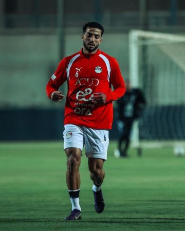 النجيل الصناعي يبعد عبد المنعم وصلاح عن مواجهة جنوب السودان