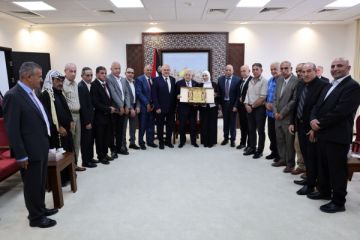 الرئيس عباس يستقبل رؤساء البلديات والمجالس المحلية لمحافظة القدس الرئيس عباس يستقبل رؤساء البلديات والمجالس المحلية لمحافظة القدس