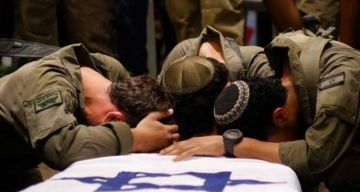 هآرتس: انتحار جندي احتياط بعد خدمة مئات الأيام بحرب غزة هآرتس: انتحار جندي احتياط بعد خدمة مئات الأيام بحرب غزة