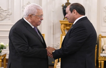 الرئيس الفلسطيني يصل القاهرة للقاء السيسي الرئيس الفلسطيني يصل القاهرة للقاء السيسي