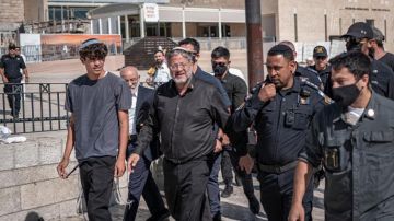 بالفيديو بن غفير يقتحم المسجد الأقصى ويؤدي طقوسا تلمودية بالفيديو بن غفير يقتحم المسجد الأقصى ويؤدي طقوسا تلمودية