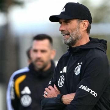 كلوب يفرض قواعد جديدة لتعزيز الانضباط في منتخب ألمانيا كلوب يفرض قواعد جديدة لتعزيز الانضباط في منتخب ألمانيا