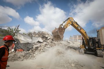 الدفاع المدني الفلسطيني: أكثر من 8 آلاف جثمان لا تزال تحت أنقاض المباني المدمرة في غزة الدفاع المدني الفلسطيني: أكثر من 8 آلاف جثمان لا تزال تحت أنقاض المباني المدمرة في غزة