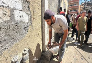 قتلى وجرحى بينهم أطفال في غارة إسرائيلية على نقطة لتعبئة المياه في غزة قتلى وجرحى بينهم أطفال في غارة إسرائيلية على نقطة لتعبئة المياه في غزة