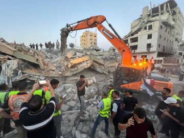 8 شهداء وعشرات المصابين والمفقودين بانهيار مبنى متضرر من الحرب غرب غزة 8 شهداء وعشرات المصابين والمفقودين بانهيار مبنى متضرر من الحرب غرب غزة