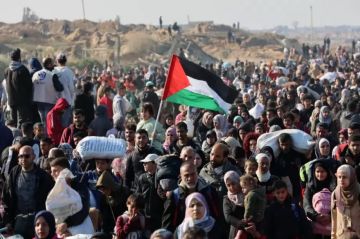 رفض شعبي في غزة لمخططات التهجير: باقون في أرضنا رفض شعبي في غزة لمخططات التهجير: باقون في أرضنا