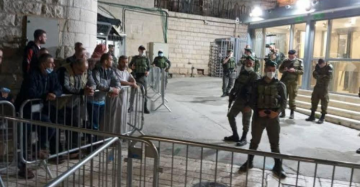 الأعياد اليهودية تحاصر البلدة القديمة بالخليل والاحتلال يغلق المسجد الإبراهيمي الأعياد اليهودية تحاصر البلدة القديمة بالخليل والاحتلال يغلق المسجد الإبراهيمي
