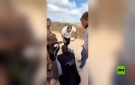 لحظة إصابة أحد الفلسطينيين في الركبة برصاص القوات الإسرائيلية