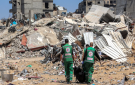 انتشال 55 جثمانا من تحت أنقاض مبنى شرقي غزة