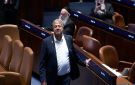 وزيران إسرائيليان يجددان دعوات تفريغ غزة من سكانها مع قرب الانتخابات