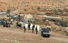 مستوطنون يشرعون في توسيع بؤر استيطانية غرب قرية المغير