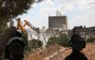 الاحتلال يجبر مواطنا على هدم منزله في جبل المكبر