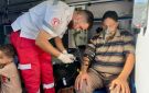 بالصور: الهلال الأحمر يشارك في إجلاء 47 مريضا و45 مرافقا للعلاج خارج قطاع غزة