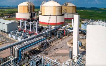 قطر للطاقة تبدأ تخزين وإعادة تحويل الغاز المسال بمحطة أوف غرين في بريطانيا