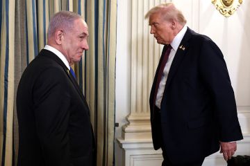 بوليتيكو: البيت الأبيض صاغ اعتذار نتنياهو لقطر بعد الضربة الجوية الإسرائيلية بوليتيكو: البيت الأبيض صاغ اعتذار نتنياهو لقطر بعد الضربة الجوية الإسرائيلية