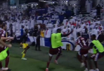 مشاهد مؤسفة في مباراة قطر والإمارات (فيديو) مشاهد مؤسفة في مباراة قطر والإمارات (فيديو)