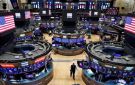 وول ستريت تغلق على ارتفاع جماعي مع قفزة سهم أبل إلى مستوى قياسي - qa