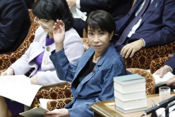 الصين تتهم تاكايتشي بإحياء شياطين العسكرة اليابانية الصين تتهم تاكايتشي بإحياء شياطين العسكرة اليابانية