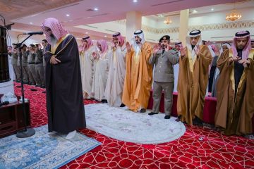 قطر والسعودية تؤديان صلاة الاستسقاء( فيديو)