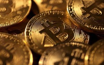 البيتكوين تتجاوز مستوى 90 ألف دولار مع ارتفاع أسعار النفط البيتكوين تتجاوز مستوى 90 ألف دولار مع ارتفاع أسعار النفط