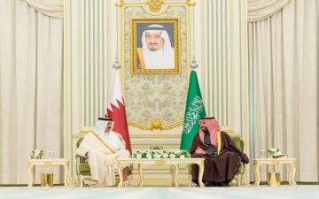 ولي العهد السعودي وأمير قطر يعقدان جلسة مباحثات بالرياض (صور)