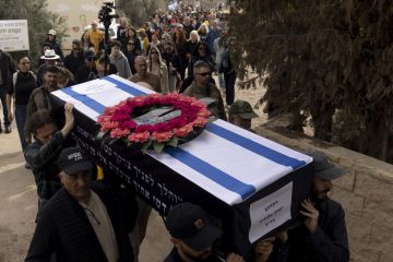 إسرائيل تعلن تسلم واحدة من آخر جثث الرهائن الموجودة في غزة