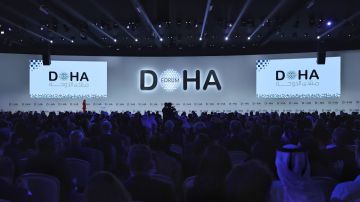 أمير قطر يفتتح منتدى الدوحة 2025 (فيديو) أمير قطر يفتتح منتدى الدوحة 2025 (فيديو)