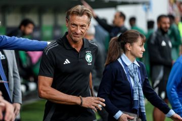 هجوم ناري على رينارد بعد الخروج من كأس العرب.. وتشكيك في نواياه مع المنتخب السعودي