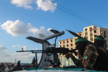 المرحلة الثانية تحت النار.. اتفاق ملغم بنزع سلاح المقاومة ومشاريع تقسيم غزة المرحلة الثانية تحت النار.. اتفاق ملغم بنزع سلاح المقاومة ومشاريع تقسيم غزة