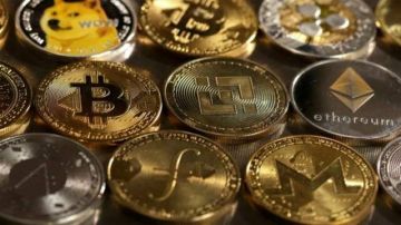 خسائر العملات المشفرة تتصاعد.. بتكوين تهبط 7 وإيثريوم 10 