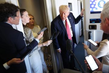  جذاب وقوي البنية .. ترامب يشيد بالرئيس السوري أحمد الشرع على متن الطائرة الرئاسية متجها نحو قطر