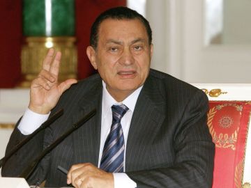 علاء مبارك يثير تفاعلا بنشره مقولة والده عن أمريكا بعد الهجوم على الدوحة.. ماذا قال؟