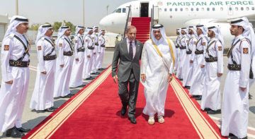 رئيس وزراء باكستان يصل إلى الدوحة في زيارة أخوية