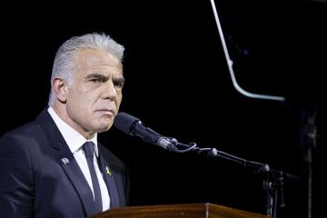 لابيد يهاجم لجنة غزة: حماس وفتح حاضرتان في مجلس السلام وشعث يأخذ الإذن من عباس في كل خطوة