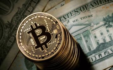 البيتكوين تتراجع مع تصاعد اتجاه العزوف عن المخاطرة بسبب ترامب