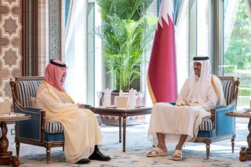 أمير قطر يتسلم دعوة خادم الحرمين الشريفين للمشاركة بقمة الخليج والاتحاد الأوروبي أمير قطر يتسلم دعوة خادم الحرمين الشريفين للمشاركة بقمة الخليج والاتحاد الأوروبي