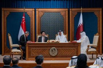 أمير قطر ورئيس وزراء سنغافورة يشهدان تجديد تفاهم للغاز المسال وخفض الكربون أمير قطر ورئيس وزراء سنغافورة يشهدان تجديد تفاهم للغاز المسال وخفض الكربون