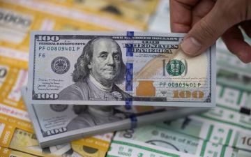 الدولار يتراجع طفيفا في التداولات الآسيوية والروبية الهندية أبرز الرابحين الدولار يتراجع طفيفا في التداولات الآسيوية والروبية الهندية أبرز الرابحين