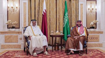 أمير قطر يصل إلى السعودية في زيارة غير معلنة أمير قطر يصل إلى السعودية في زيارة غير معلنة