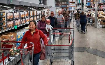 تراجع مؤشر ثقة المستهلكين الأمريكيين يتجاوز التوقعات في مارس