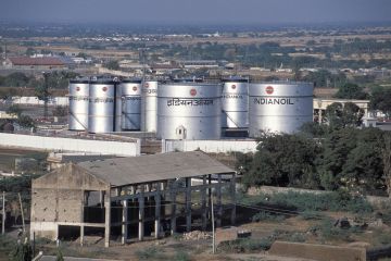 الهند تستنفر مصافيها