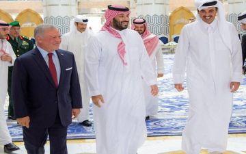 ولي العهد السعودي وملك الأردن وأمير قطر يبحثون تداعيات التصعيد العسكري