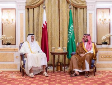 ولي العهد السعودي وأمير قطر يستعرضان جهود تعزيز الأمن والاستقرار في المنطقة